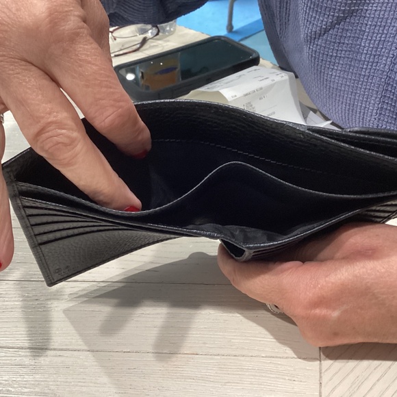 Gucci Authentic Black Leather Wallet - Picture 3 of 6